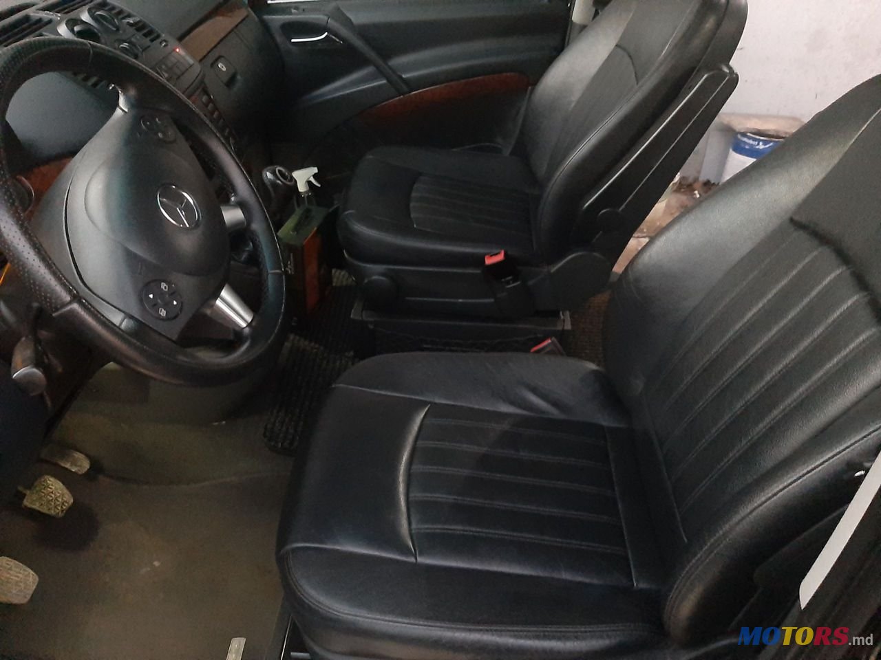 2011' Mercedes-Benz Viano photo #6