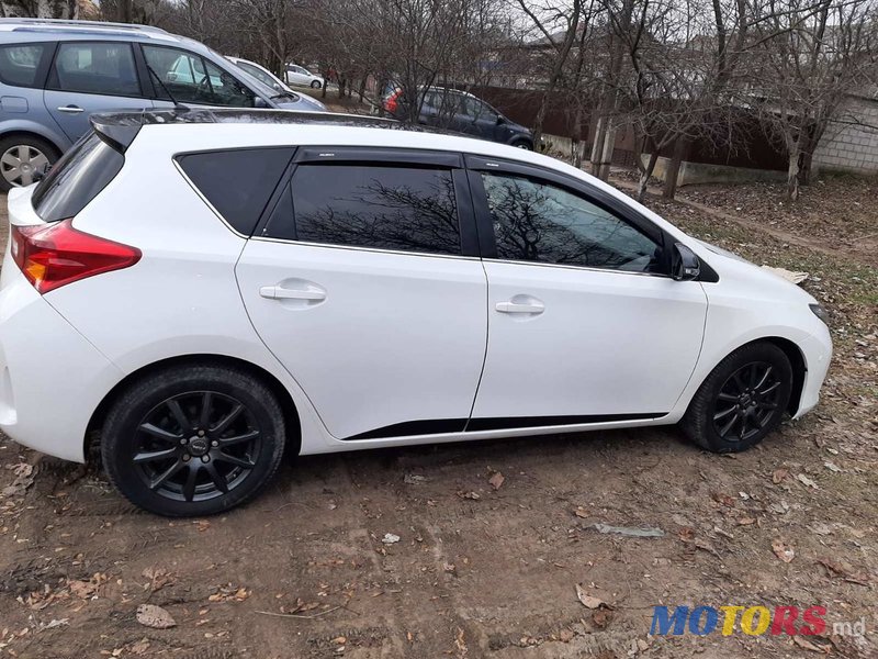 2013' Toyota Auris photo #5