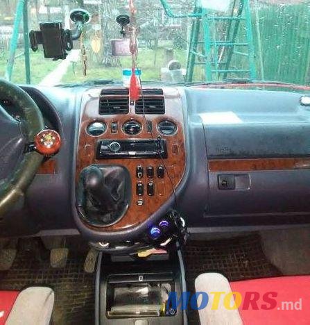 2001' Mercedes-Benz V photo #2