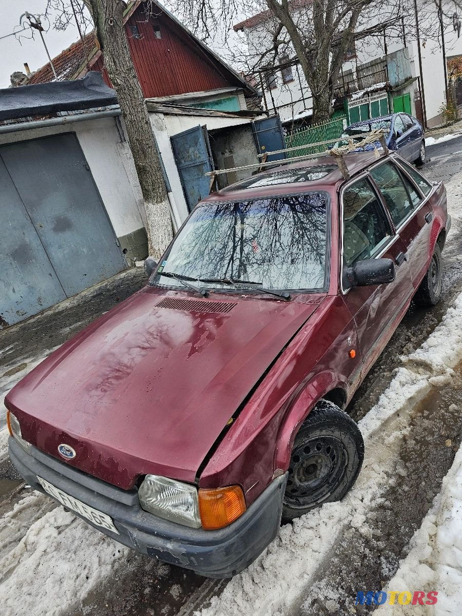 1990' Ford Escort photo #3