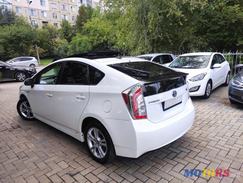2012' Toyota Prius photo #5