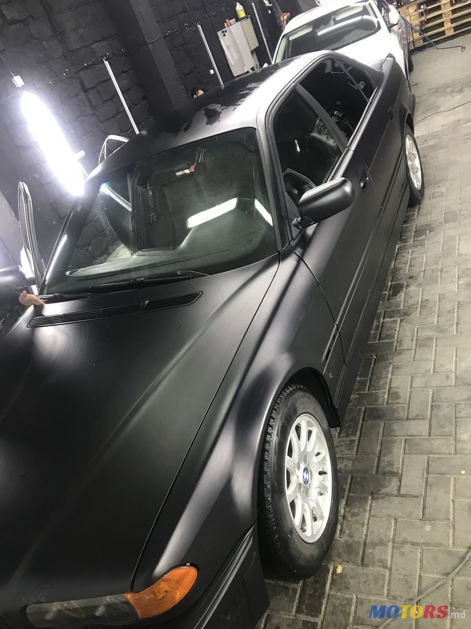 2001' BMW 7 Series photo #3