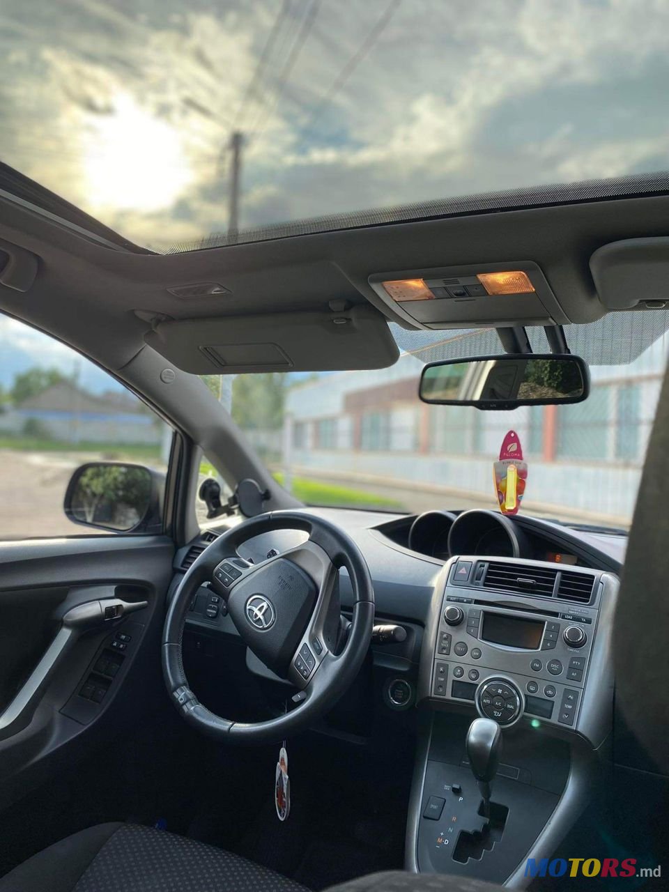 2009' Toyota Verso photo #2