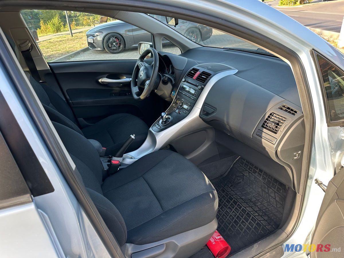 2010' Toyota Auris photo #3