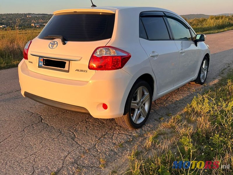 2010' Toyota Auris photo #5