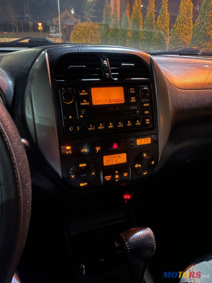 2005' Toyota RAV4 photo #4