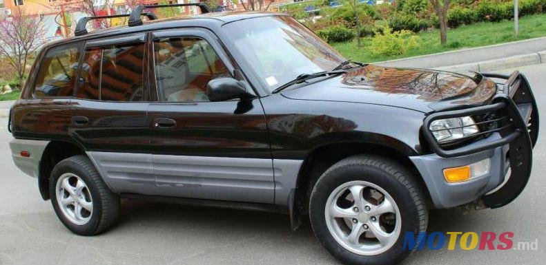 2000' Toyota RAV4 photo #1