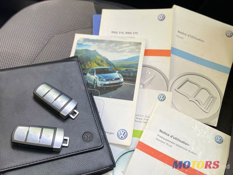 2011' Volkswagen Passat photo #6