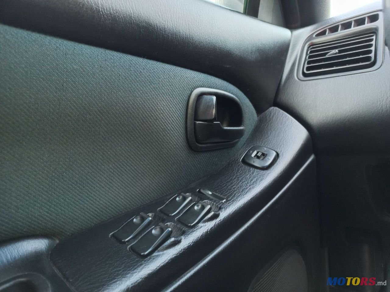 1998' Mazda 323 photo #2