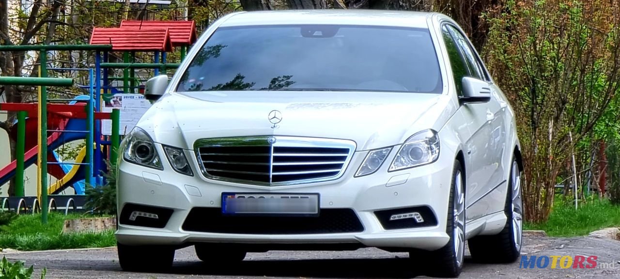 2011' Mercedes-Benz E-Class photo #2
