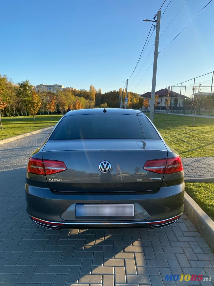 2017' Volkswagen Passat photo #3