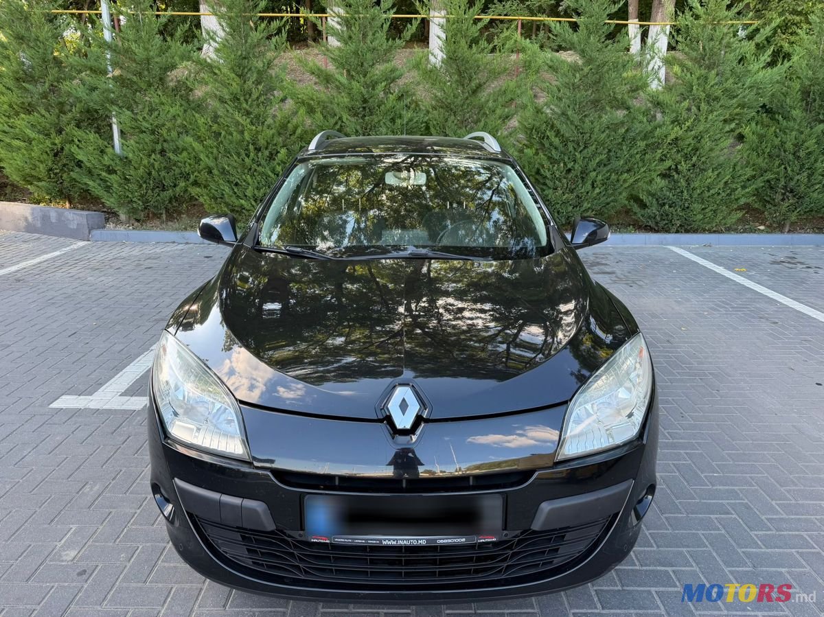2011' Renault Megane photo #3