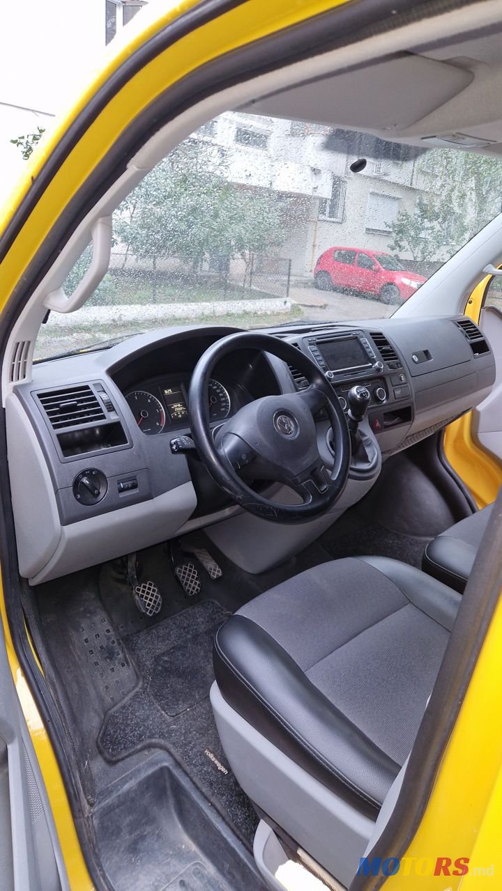 2013' Volkswagen Transporter photo #3