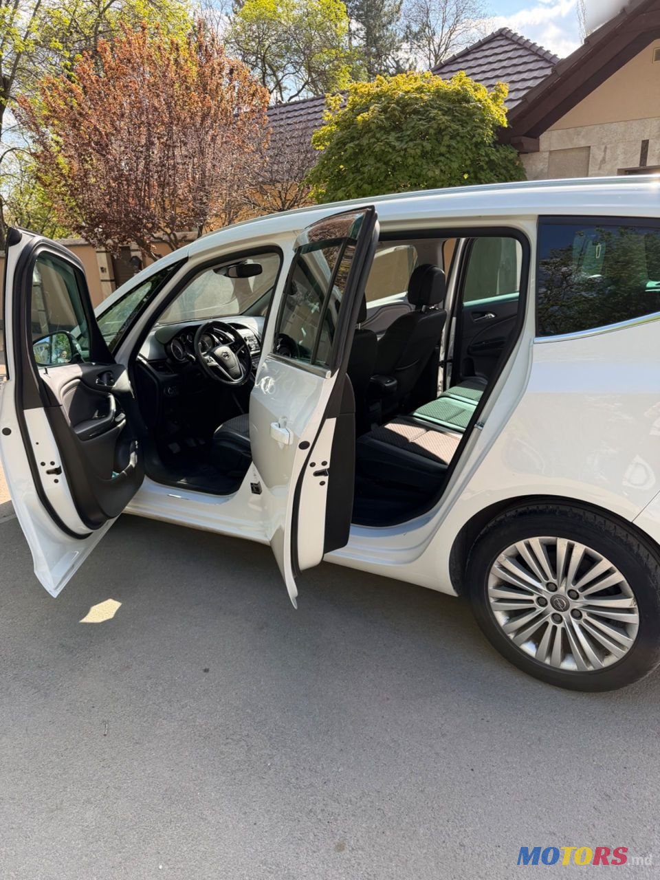 2015' Opel Zafira photo #3