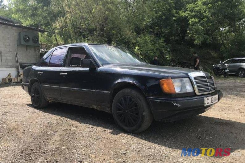 1986' Mercedes-Benz 124 photo #1