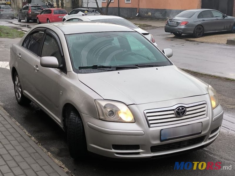 2004' Toyota Avensis photo #2