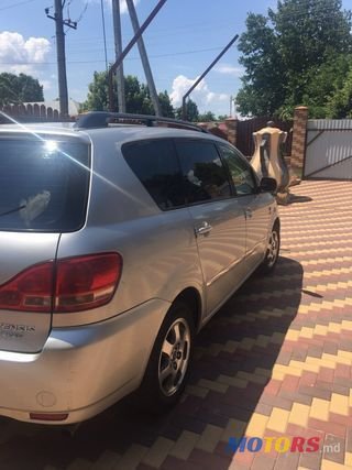 2001' Toyota Avensis Verso photo #5