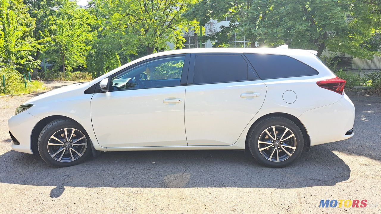 2017' Toyota Auris photo #3