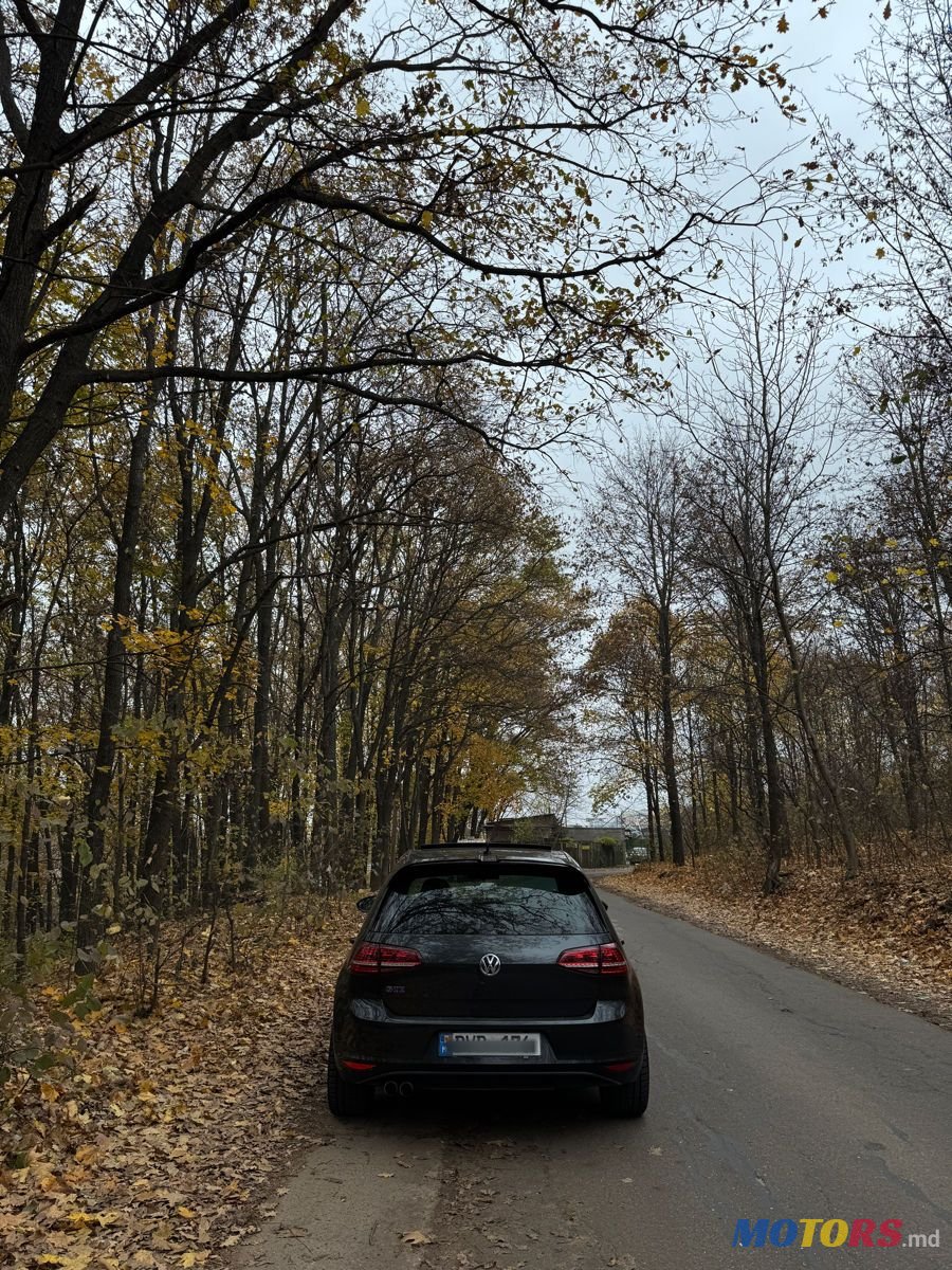 2015' Volkswagen Golf photo #5