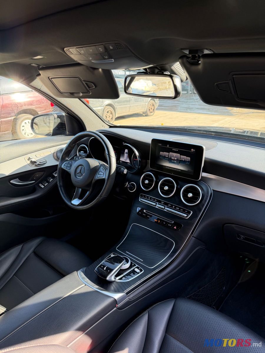 2019' Mercedes-Benz GLC photo #3