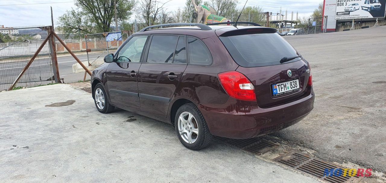 2011' Skoda Fabia photo #3