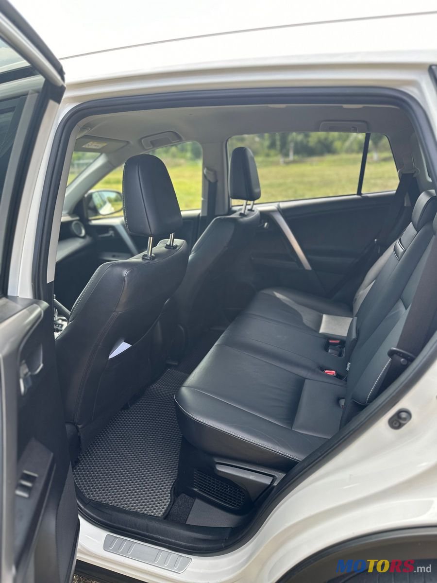 2017' Toyota RAV4 photo #4