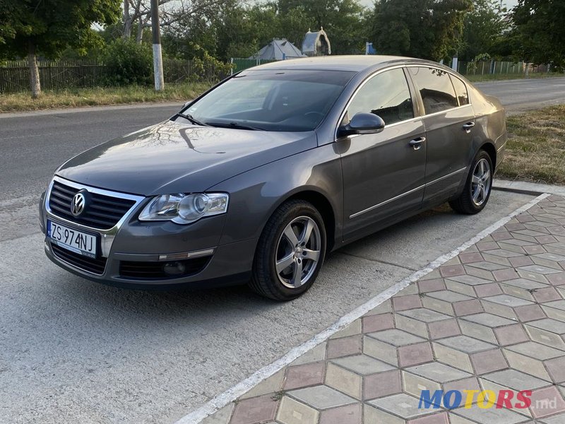 2005' Volkswagen Passat photo #1