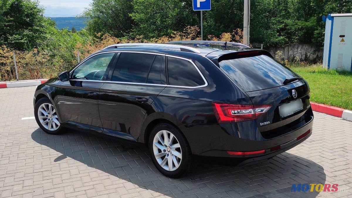 2016' Skoda Superb photo #3