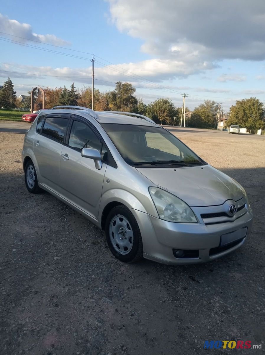 2005' Toyota Verso photo #3