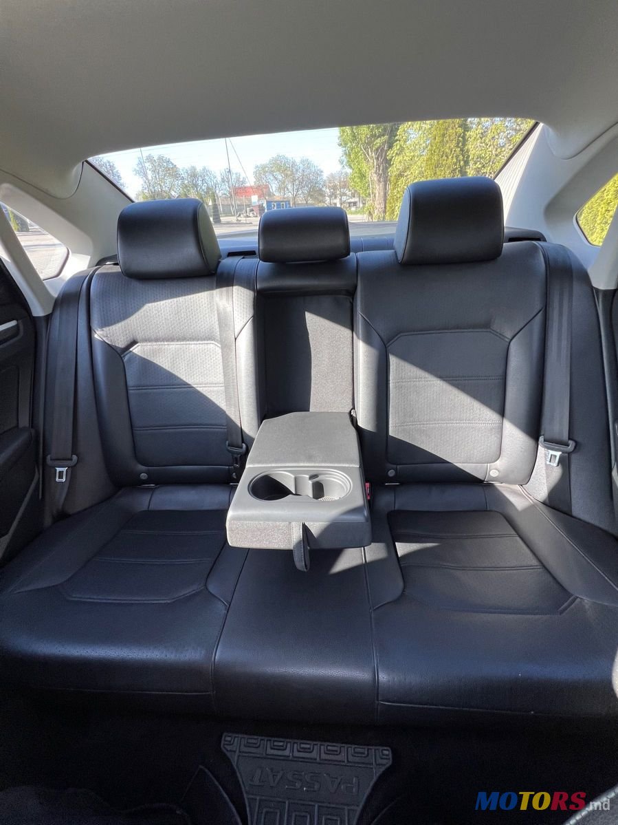 2017' Volkswagen Passat photo #6