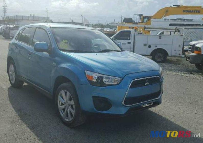 2014' Mitsubishi Outlander photo #2