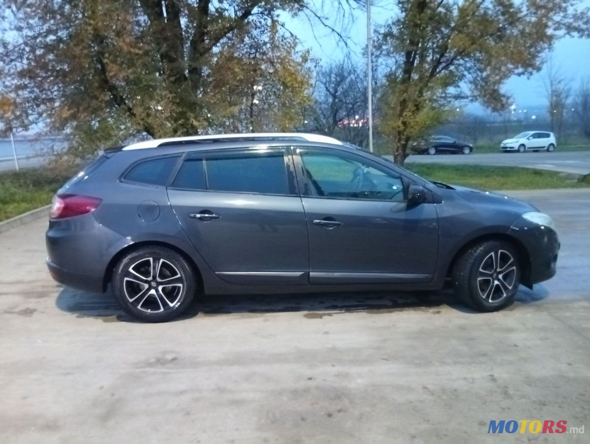 2012' Renault Megane photo #2