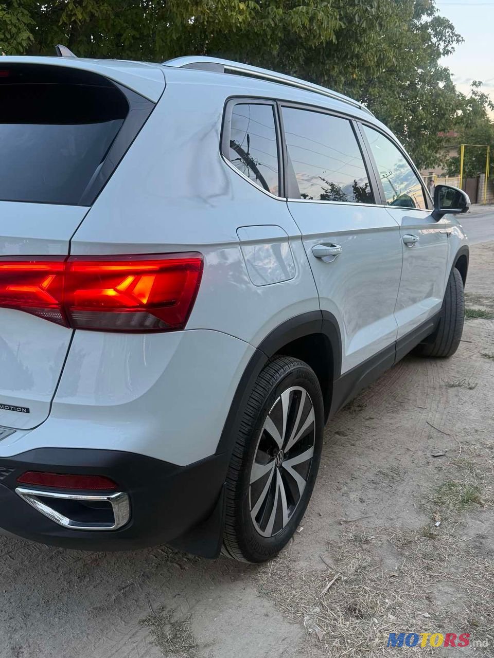 2022' Volkswagen Taos photo #3