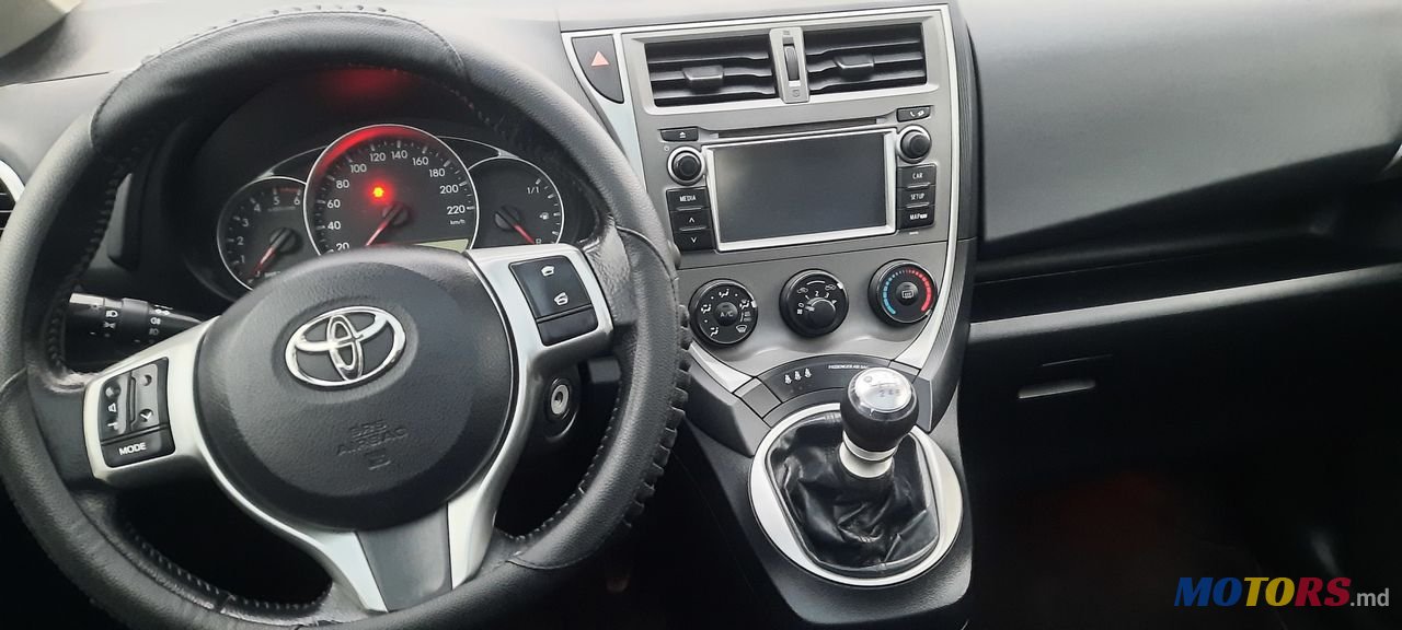 2013' Toyota Verso-S photo #2