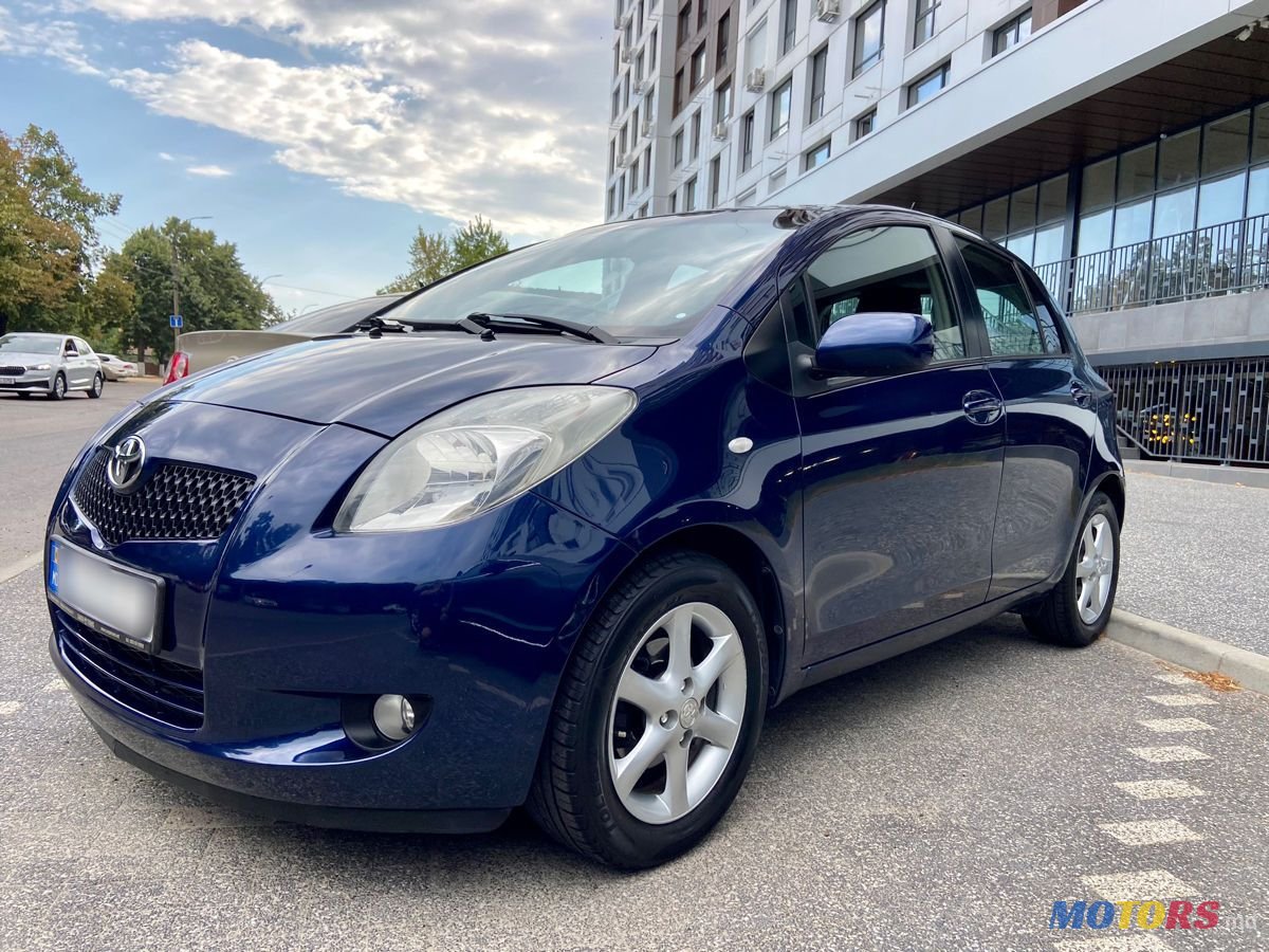 2009' Toyota Yaris photo #3