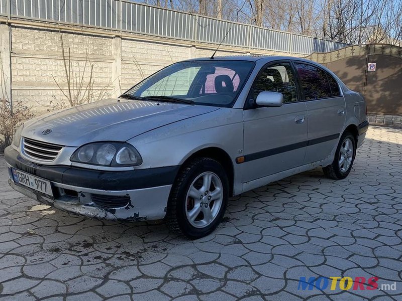 2000' Toyota Avensis photo #2