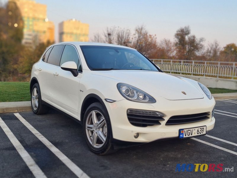 2011' Porsche Cayenne photo #2