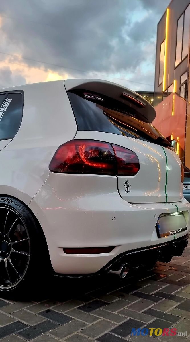 2011' Volkswagen Golf photo #5