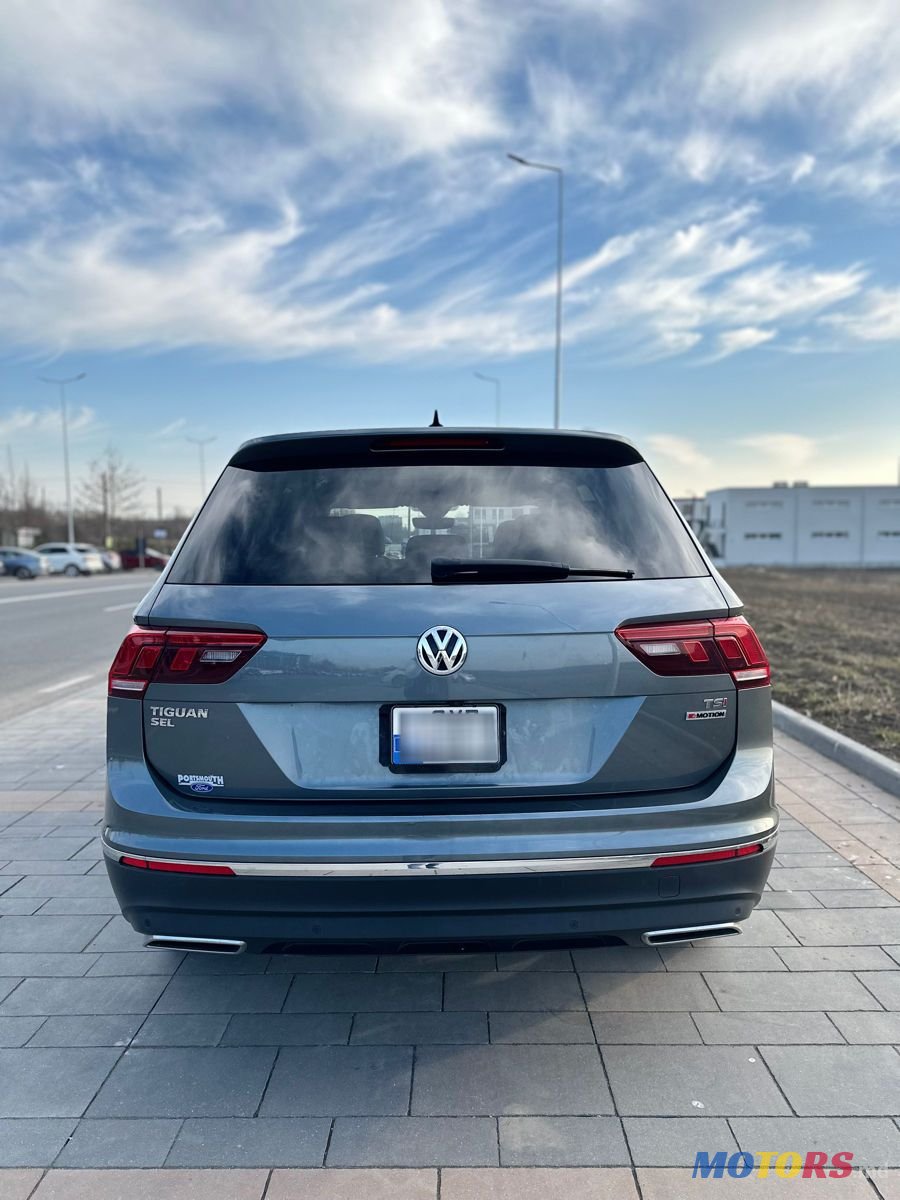 2018' Volkswagen Tiguan photo #4