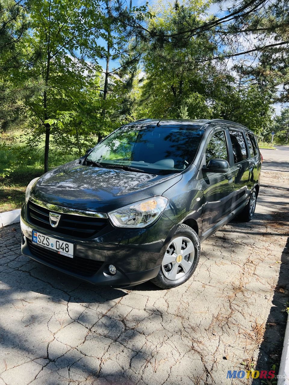 2013' Dacia Lodgy photo #4