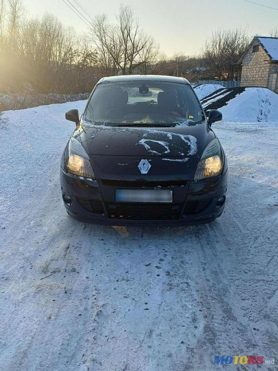 2011' Renault Grand Scenic photo #1