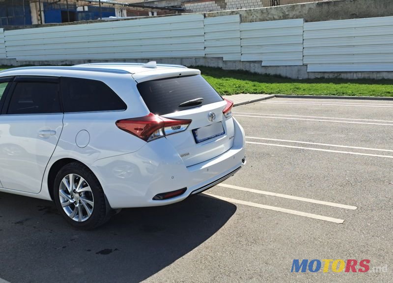 2015' Toyota Auris photo #1