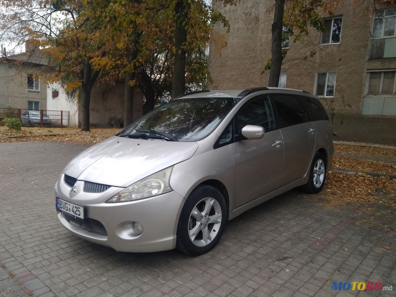 2008' Mitsubishi Grandis photo #3