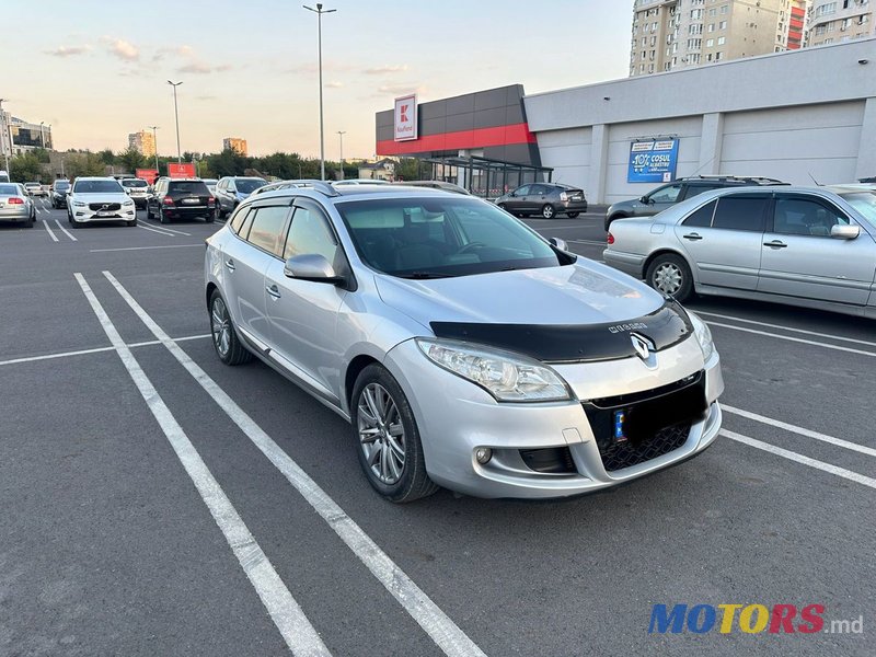 2011' Renault Megane photo #1