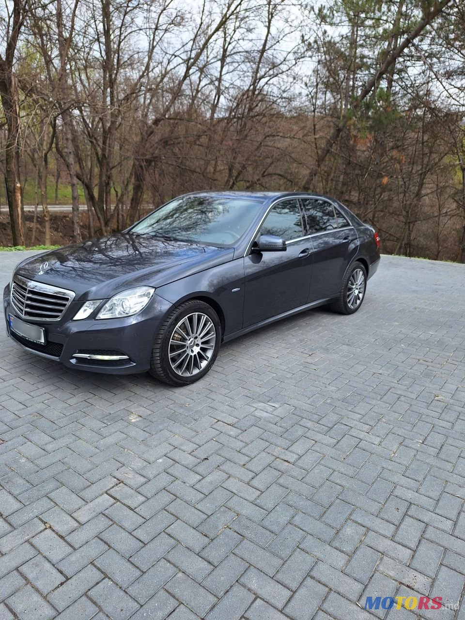 2011' Mercedes-Benz E-Class photo #3