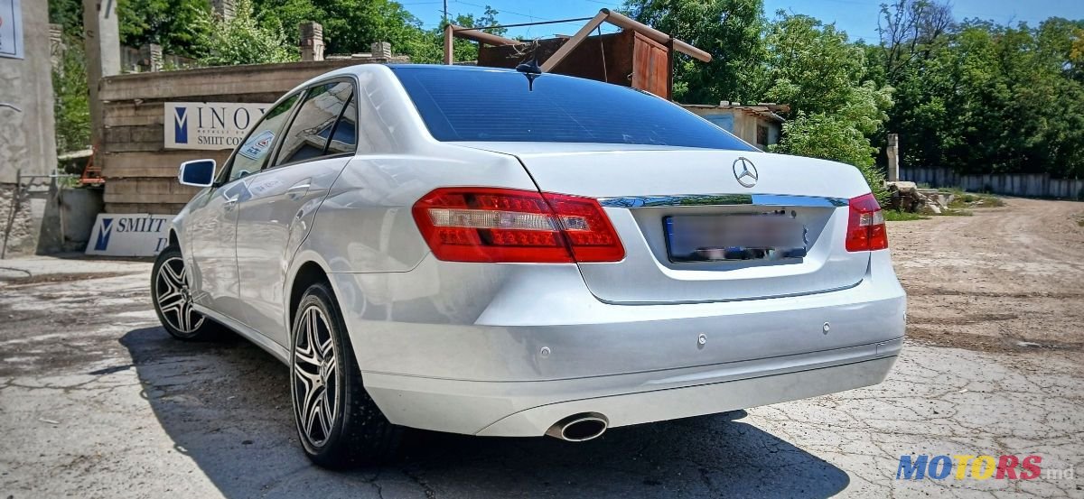 2011' Mercedes-Benz E-Class photo #3