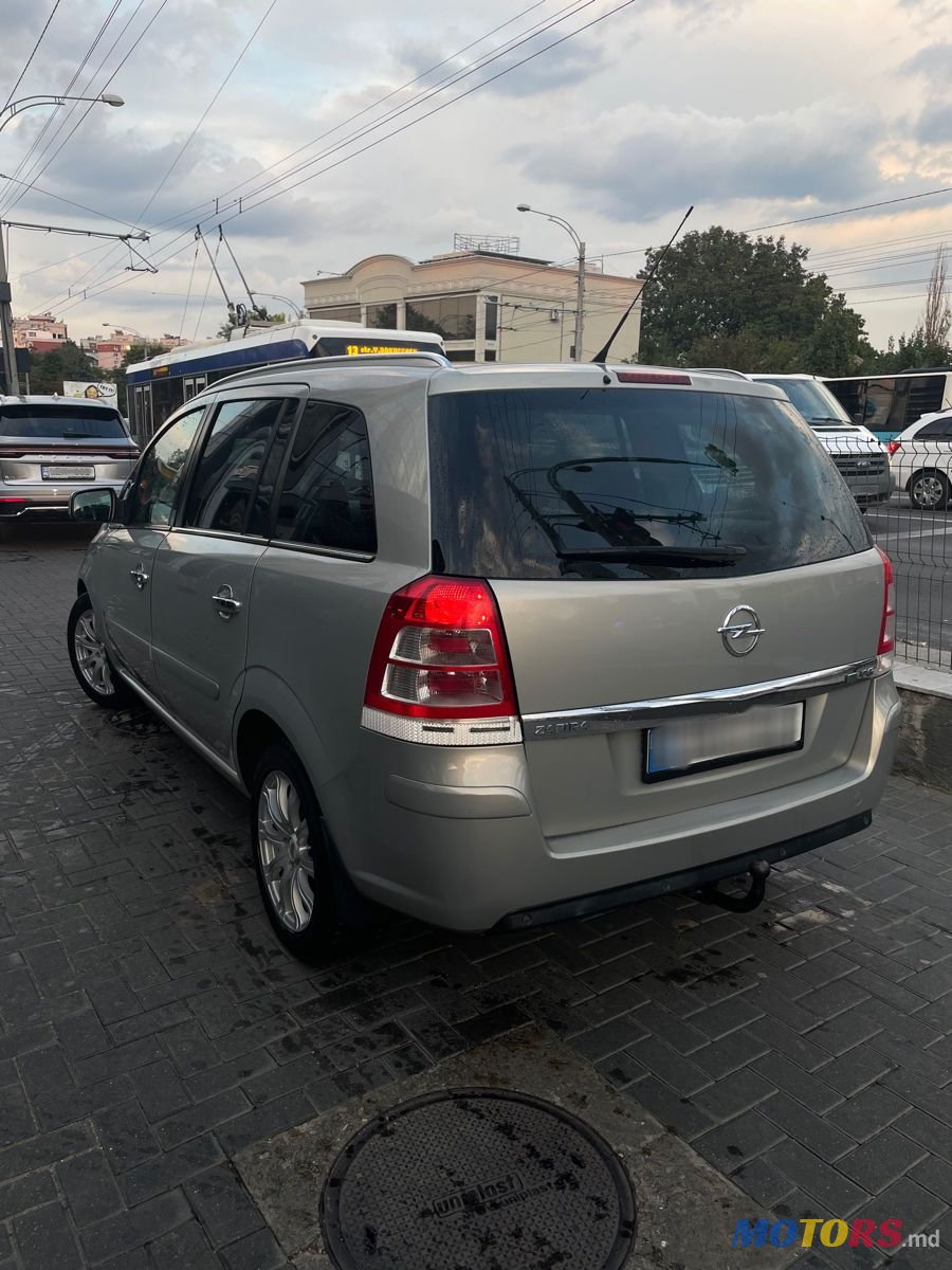 2011' Opel Zafira photo #3