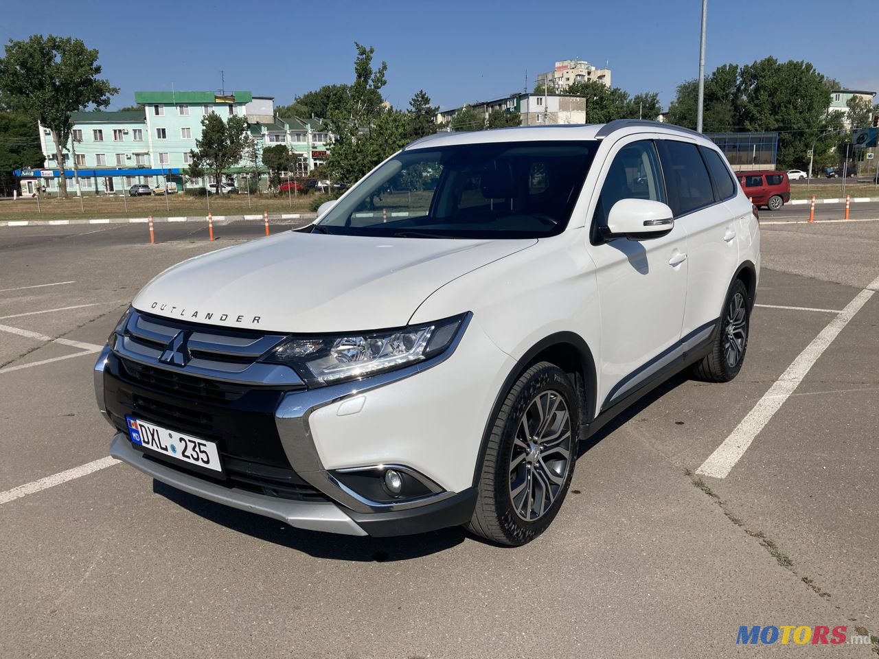 2016' Mitsubishi Outlander photo #1