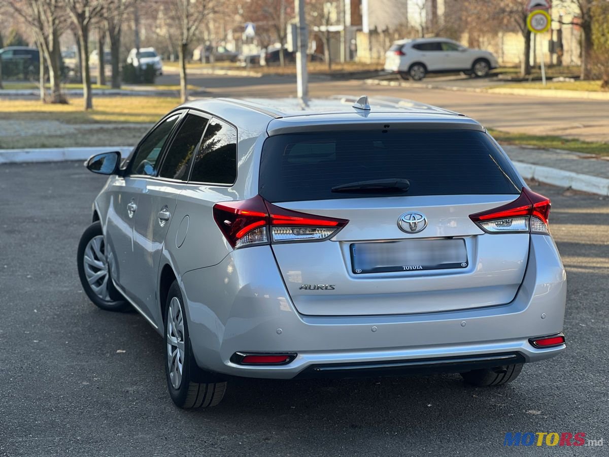 2017' Toyota Auris photo #2