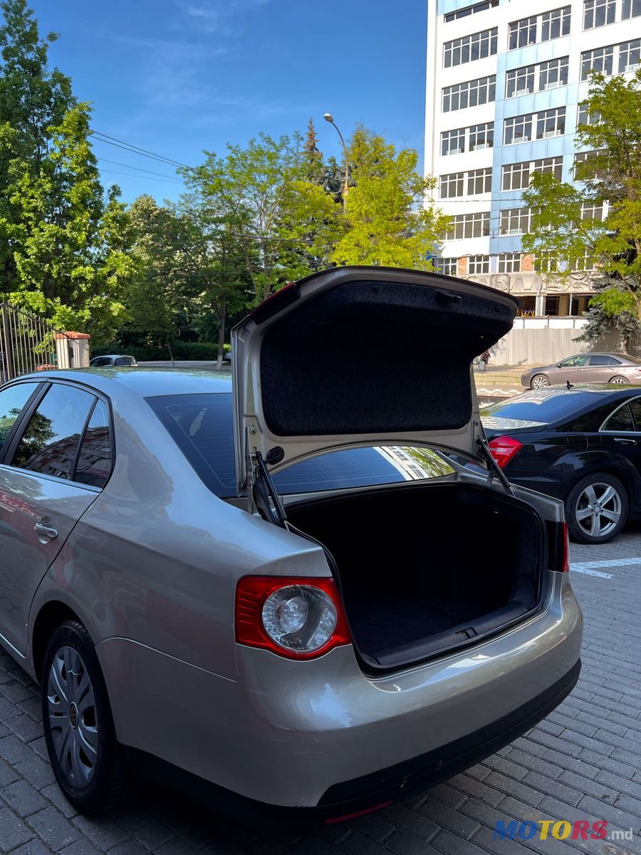 2007' Volkswagen Jetta photo #5